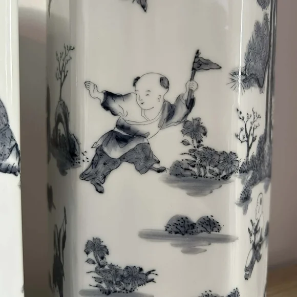 VINTAGE Chinoiserie Blue + White Vase PAIR - Picture 3 of 6